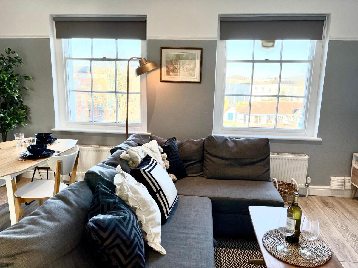 Am Living - Cheltenham Town Centre - St Georges Square Room photo